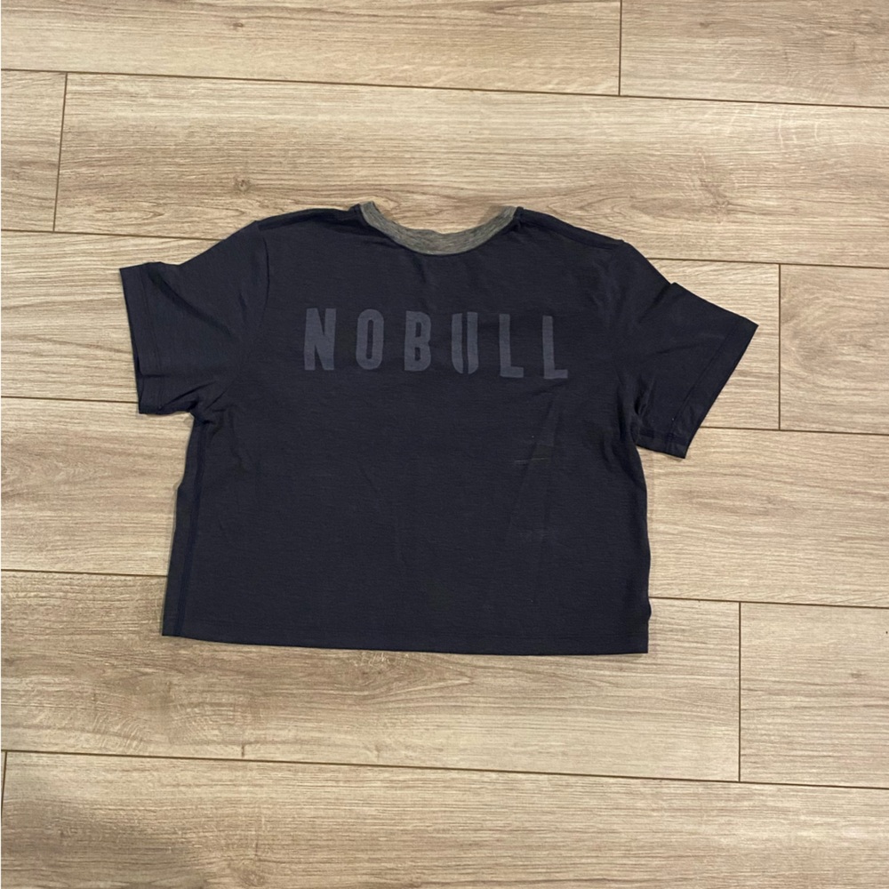 Navy NOBULL cropped tee